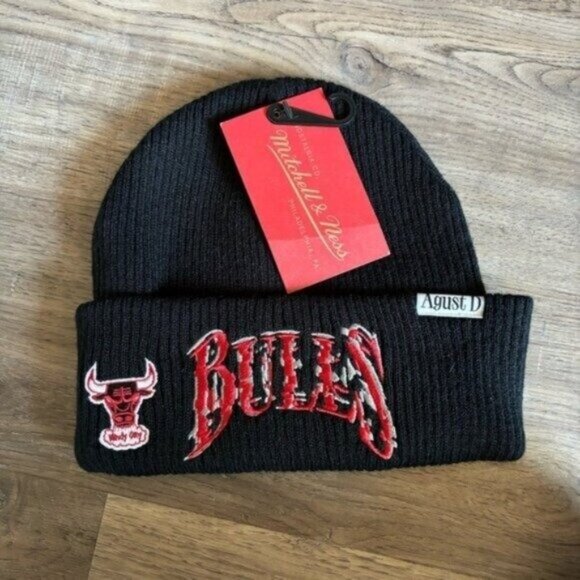 Mitchell & Ness Mens Black Chicago Bulls SUGA Glitch Cuffed Knit Hat - Picture 1 of 5
